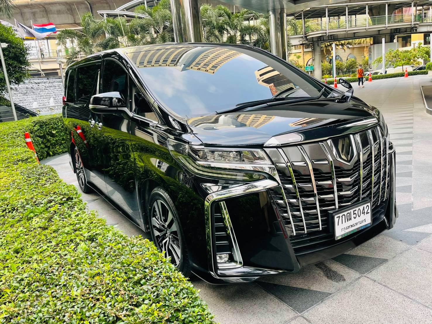 Luxury van car service Toyota Alphard Enjoy Taxi Bangkok
