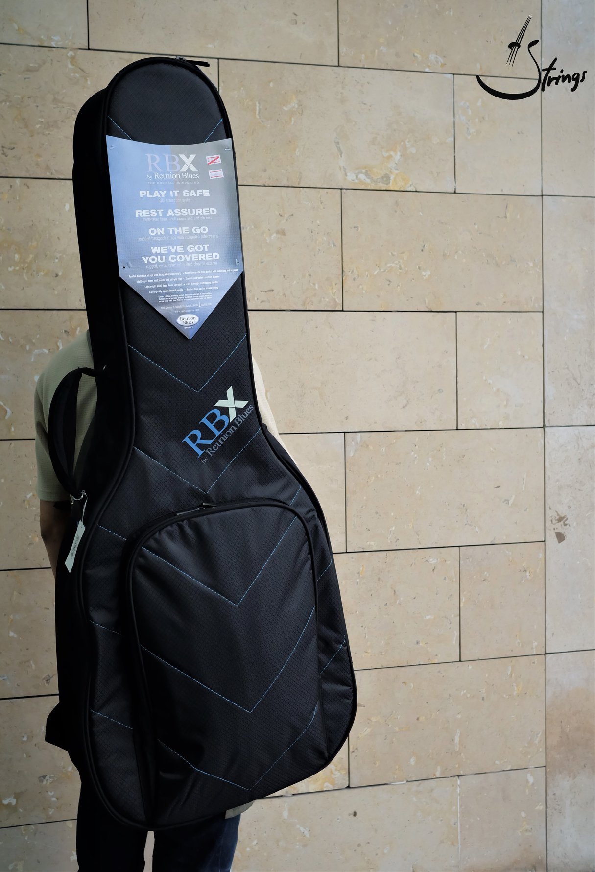 Ortega OGBEB-DLX-BK Deluxe Gigbag Per Chitarra Elettrica, In Cotone Idrorepellente, Imbottitura 20 Mm, Supporto Collo In Velcro, Tasche Per Accessori, Impugnatura In Camoscio, Nero