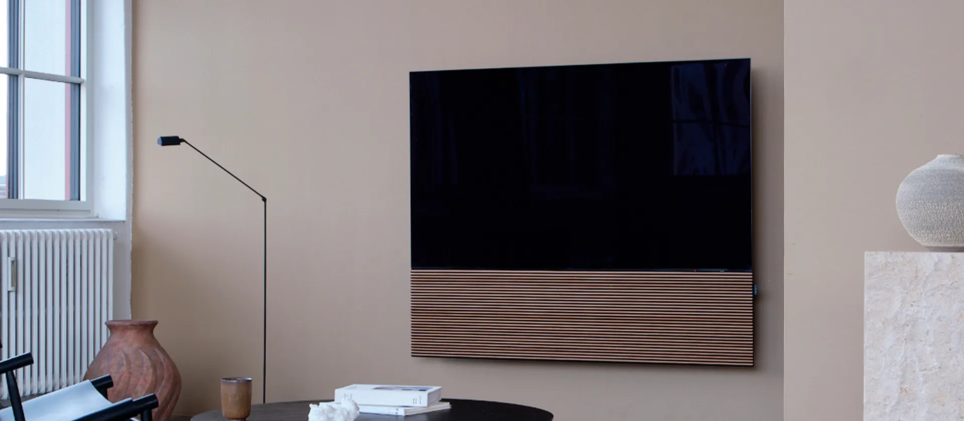 ลำโพง CANVAS HiFi ดีไซน์หน้ากากไม้จริง ติดตั้งเข้ากับทีวีอย่างไร้รอยต่อ