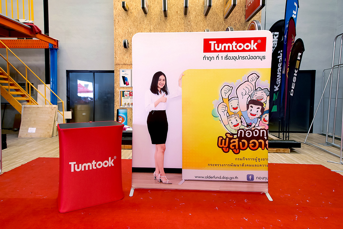 อุปกรณ์ออกบูธ แบคดรอปผ้า บริษัท Tumtook จำกัด