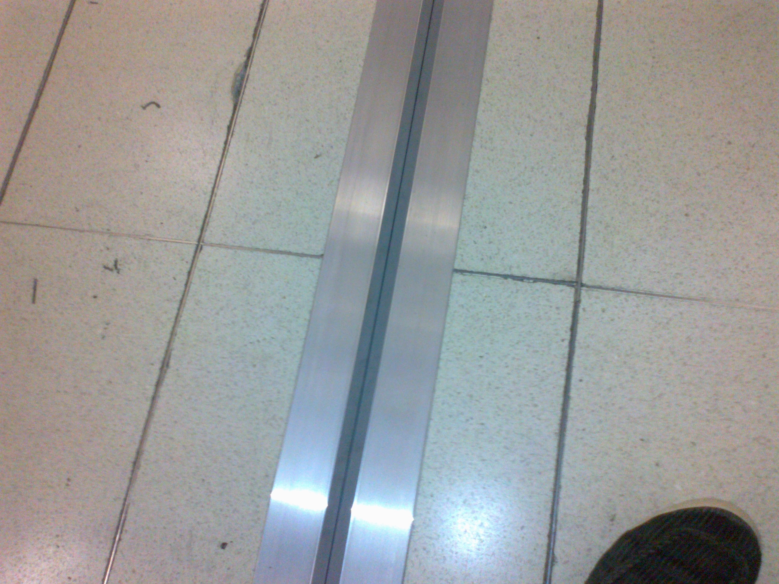 รูปติดตั้ง Floor Expansion Joint ชนิด Metal + Flexible insert @ Suvarnabhumi Airport