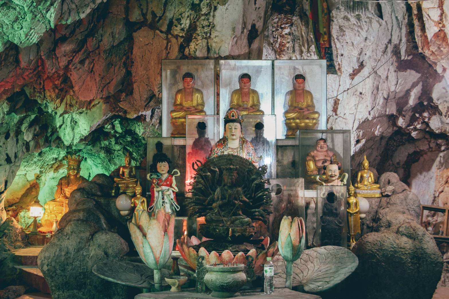 2.ถ้ำเจ้าแม่กวนอิม