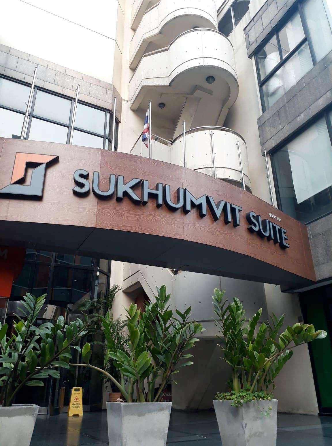 Office for rent Sukhumvit Suite Building : 116.8 Sqm. (OCCUPIED)