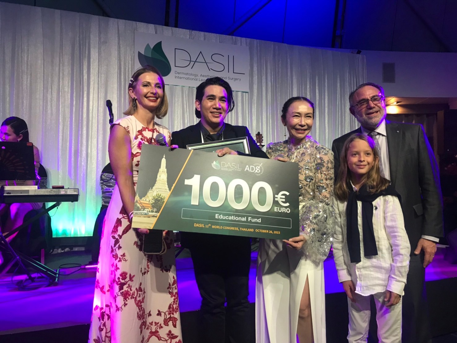 ผศ.นพ. ศุภะรุจ เลื่องอรุณ (หมอรุจ) ได้รับรางวัล DASIL Outstanding Award และ ได้รับเกียรติรับเชิญเป็นวิทยากร ในการประชุมแพทย์ผิวหนังระดับนานาชาติ DASIL 2023 Bangkok (Dermatology, Aesthetics, and Surgery International League) ผศ.นพ. ศุภะรุจ เลื่องอรุณ (หมอรุจ) ได้รับรางวัล DASIL Outstanding Award และ ได้รับเกียรติรับเชิญเป็นวิทยากร ในการประชุมแพทย์ผิวหนังระดับนานาชาติ DASIL 2023 Bangkok (Dermatology, Aesthetics, and Surgery International League)