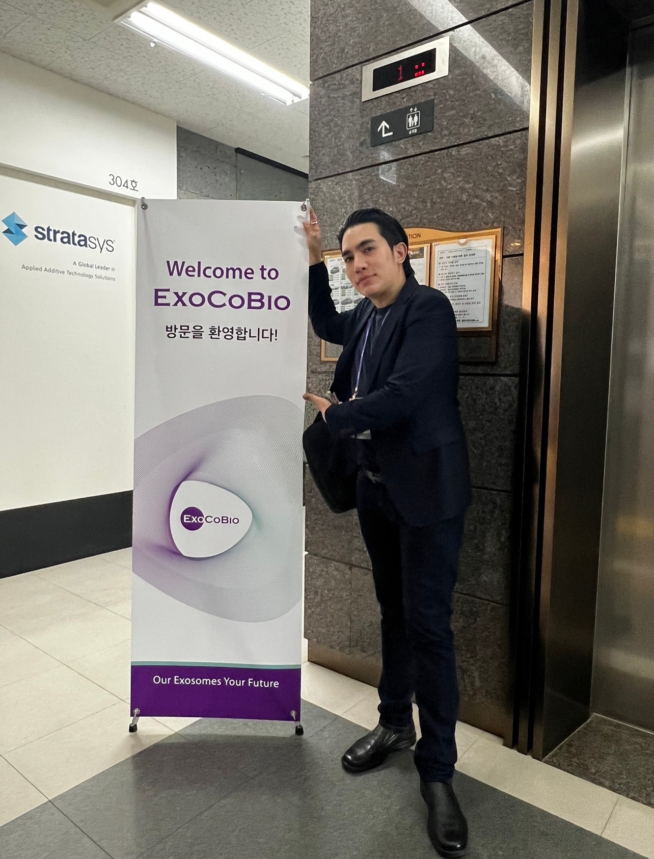 ผู้ช่วยศาสตราจารย์ นายแพทย์ ศุภะรุจ เลื่องอรุณ (หมอรุจ) ได้รับเกียรติร่วมบรรยาย Clinical Aplication of Exosomes และได้รับรางวัล CLINICAL CASE Award ผู้ช่วยศาสตราจารย์ นายแพทย์ ศุภะรุจ เลื่องอรุณ (หมอรุจ) ได้รับเกียรติร่วมบรรยาย Clinical Aplication of Exosomes และได้รับรางวัล CLINICAL CASE Award