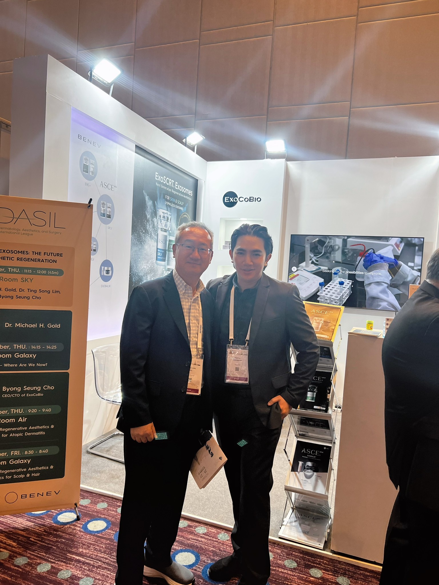 ผศ.นพ. ศุภะรุจ เลื่องอรุณ (หมอรุจ) ได้รับรางวัล DASIL Outstanding Award และ ได้รับเกียรติรับเชิญเป็นวิทยากร ในการประชุมแพทย์ผิวหนังระดับนานาชาติ DASIL 2023 Bangkok (Dermatology, Aesthetics, and Surgery International League) ผศ.นพ. ศุภะรุจ เลื่องอรุณ (หมอรุจ) ได้รับรางวัล DASIL Outstanding Award และ ได้รับเกียรติรับเชิญเป็นวิทยากร ในการประชุมแพทย์ผิวหนังระดับนานาชาติ DASIL 2023 Bangkok (Dermatology, Aesthetics, and Surgery International League)