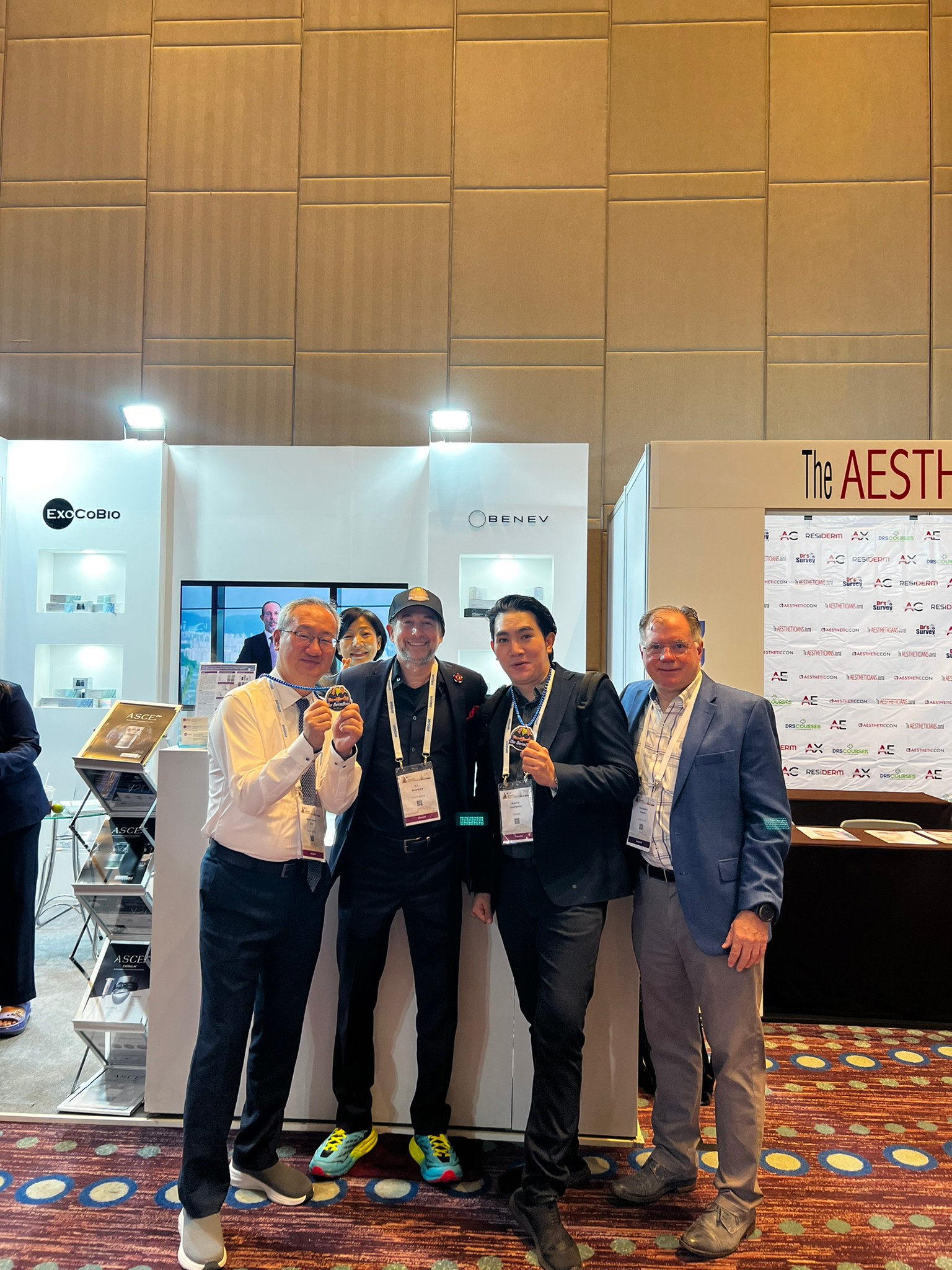 ผศ.นพ. ศุภะรุจ เลื่องอรุณ (หมอรุจ) ได้รับรางวัล DASIL Outstanding Award และ ได้รับเกียรติรับเชิญเป็นวิทยากร ในการประชุมแพทย์ผิวหนังระดับนานาชาติ DASIL 2023 Bangkok (Dermatology, Aesthetics, and Surgery International League) ผศ.นพ. ศุภะรุจ เลื่องอรุณ (หมอรุจ) ได้รับรางวัล DASIL Outstanding Award และ ได้รับเกียรติรับเชิญเป็นวิทยากร ในการประชุมแพทย์ผิวหนังระดับนานาชาติ DASIL 2023 Bangkok (Dermatology, Aesthetics, and Surgery International League)