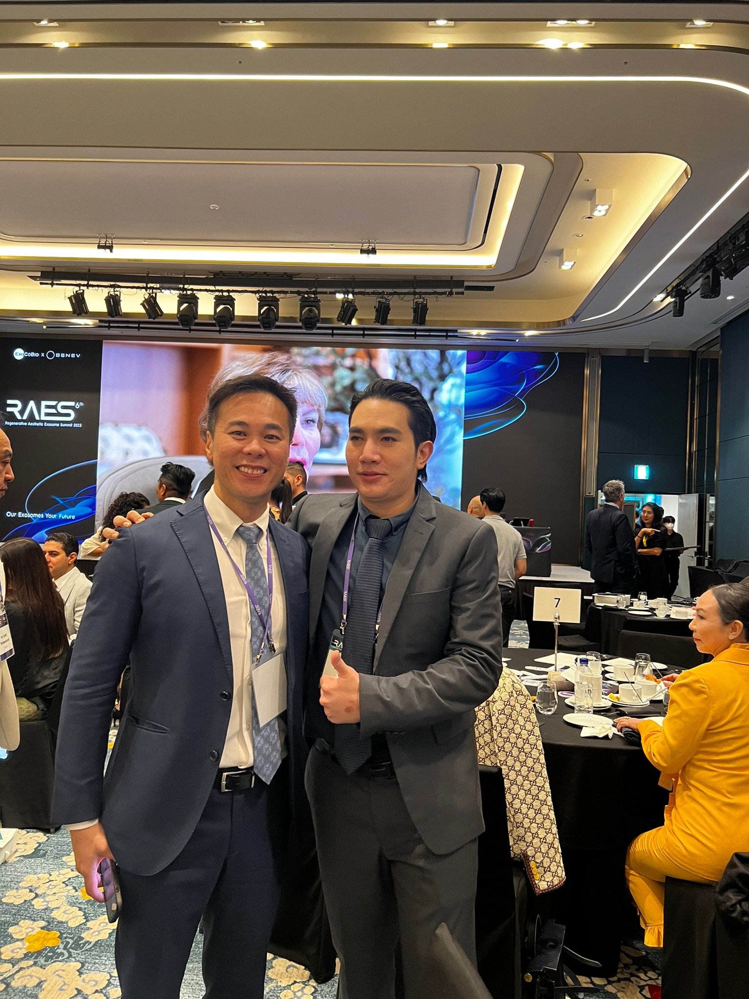 ผู้ช่วยศาสตราจารย์ นายแพทย์ ศุภะรุจ เลื่องอรุณ (หมอรุจ) ได้รับเกียรติร่วมบรรยาย Clinical Aplication of Exosomes และได้รับรางวัล CLINICAL CASE Award ผู้ช่วยศาสตราจารย์ นายแพทย์ ศุภะรุจ เลื่องอรุณ (หมอรุจ) ได้รับเกียรติร่วมบรรยาย Clinical Aplication of Exosomes และได้รับรางวัล CLINICAL CASE Award