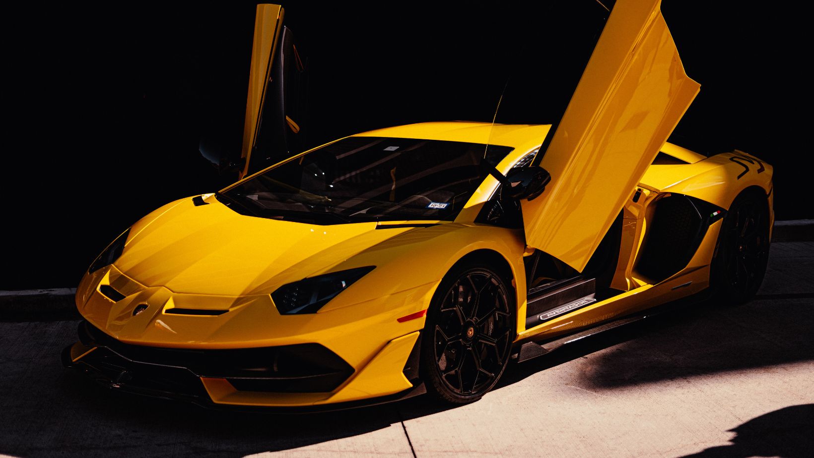 ทำไมถึงมีที่จอดรถ Supercar