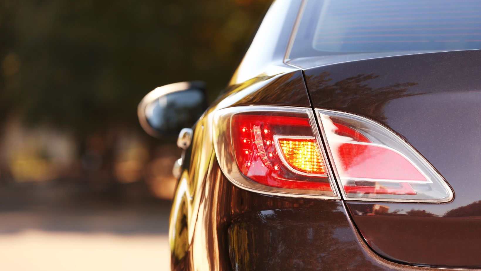 ระบบไฟส่องสว่าง ของรถจำเป็นต้องดูแล