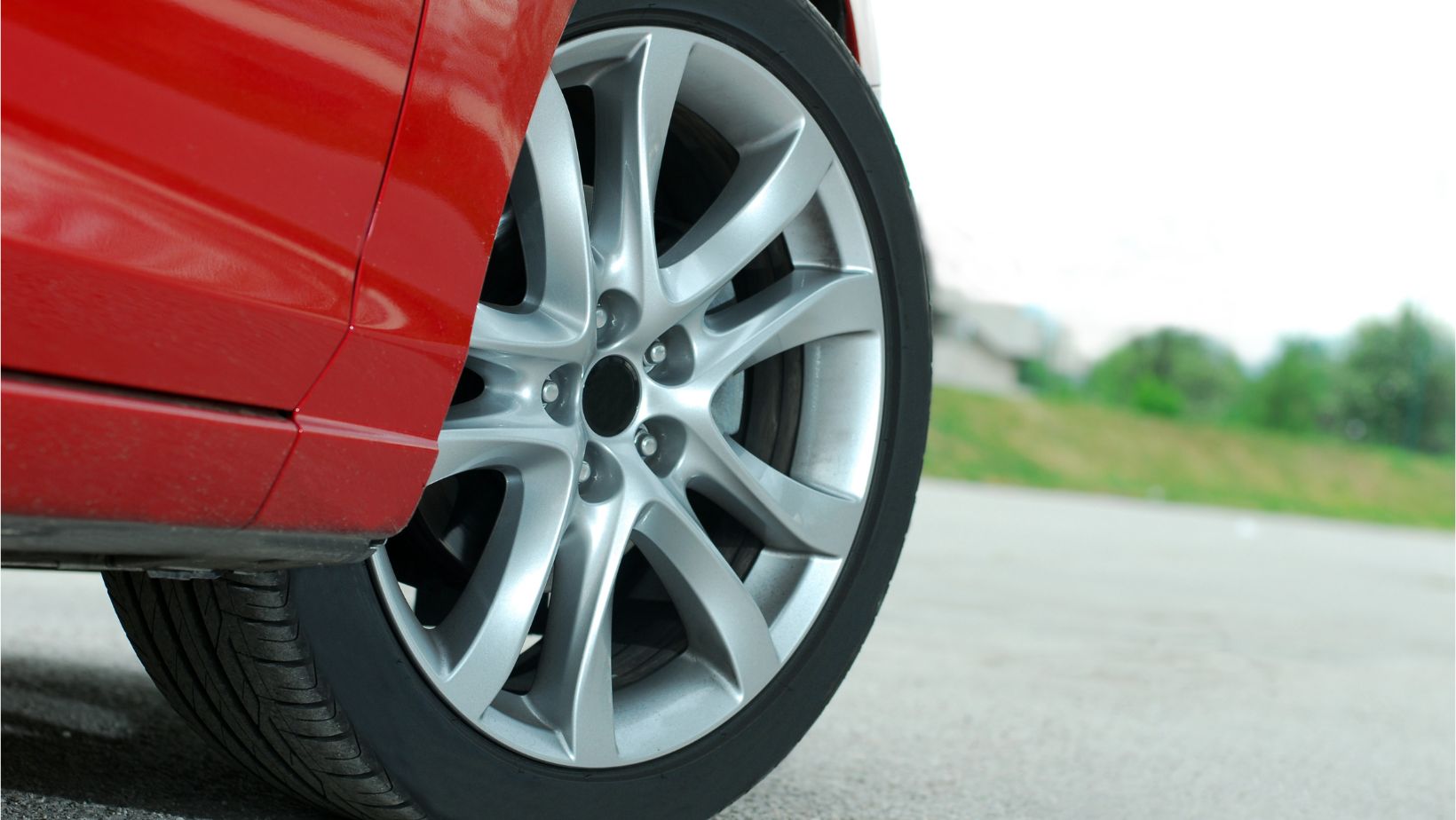 วิธีตรวจสอบยางรถยนต์ด้วยตนเอง