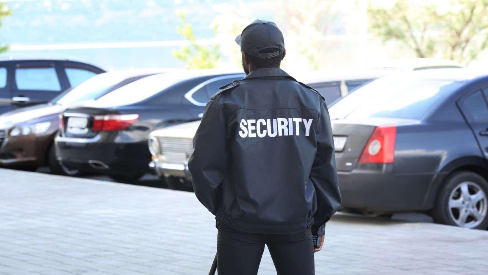 มีพนักงานรักษาความปลอดภัยดูแล Supercar