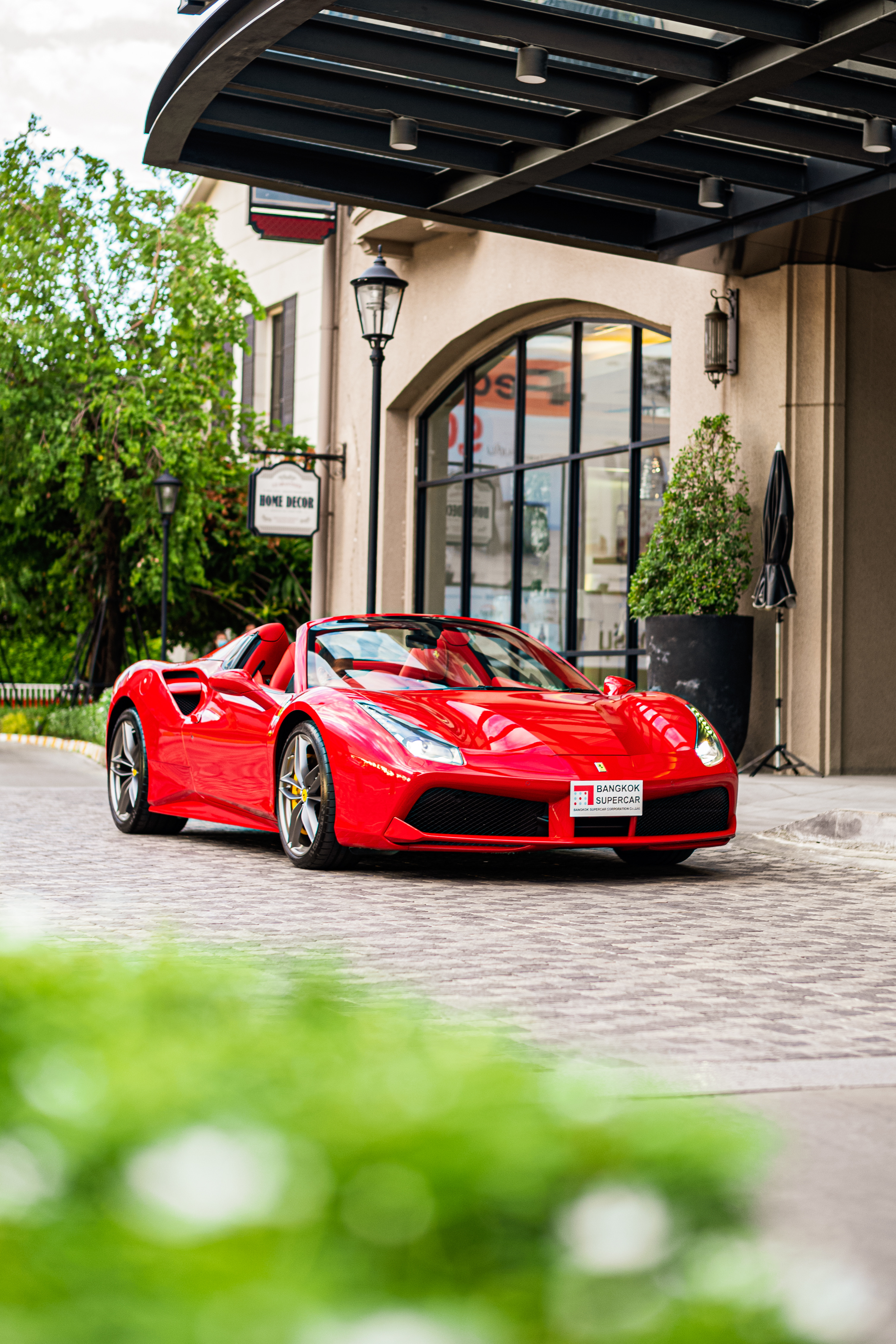 ให้เช่ารถ Ferrari ให้เช่ารถ Supercar