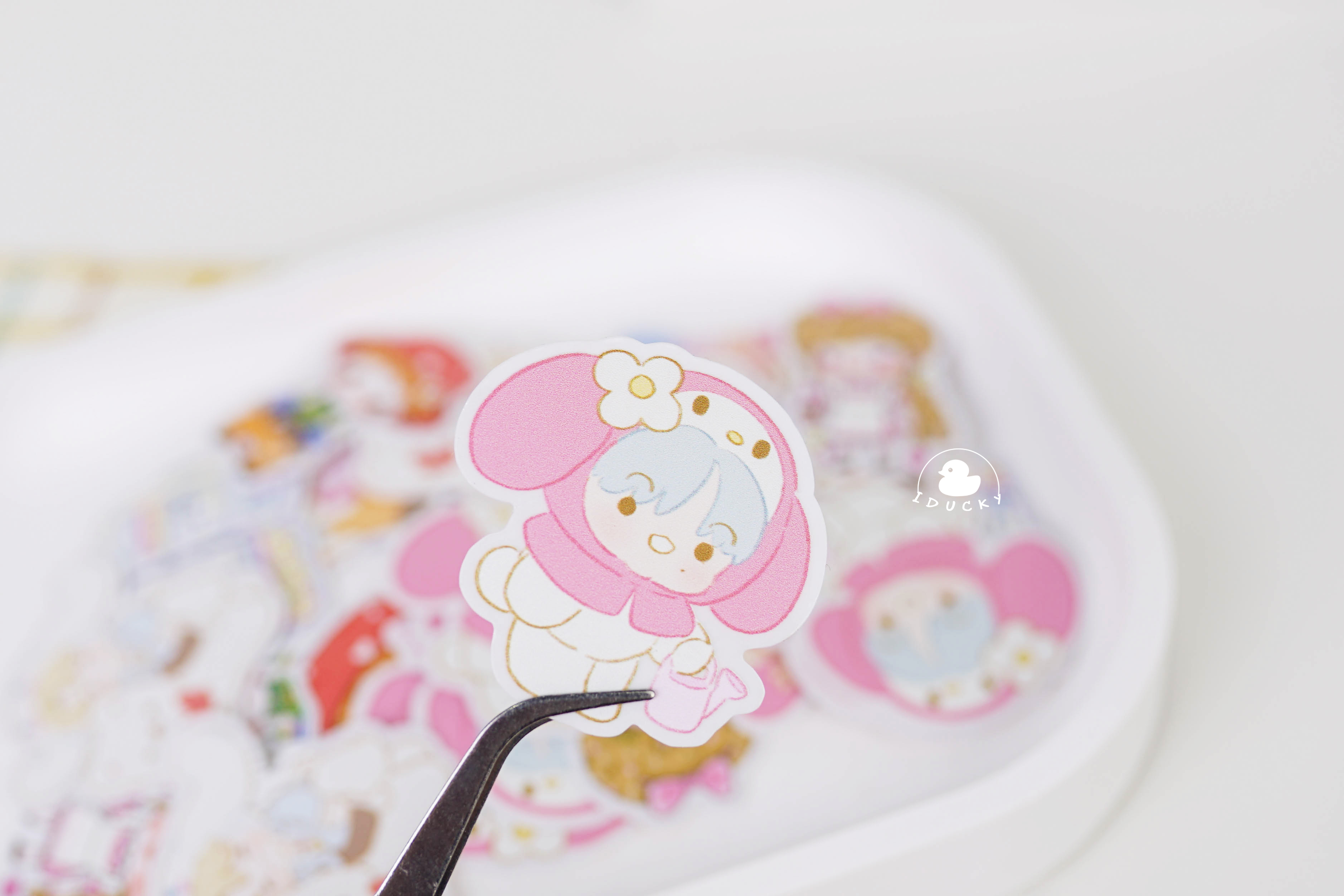 รับทำสติ๊กเกอร์ใส แผ่นรองกระดาษขาว