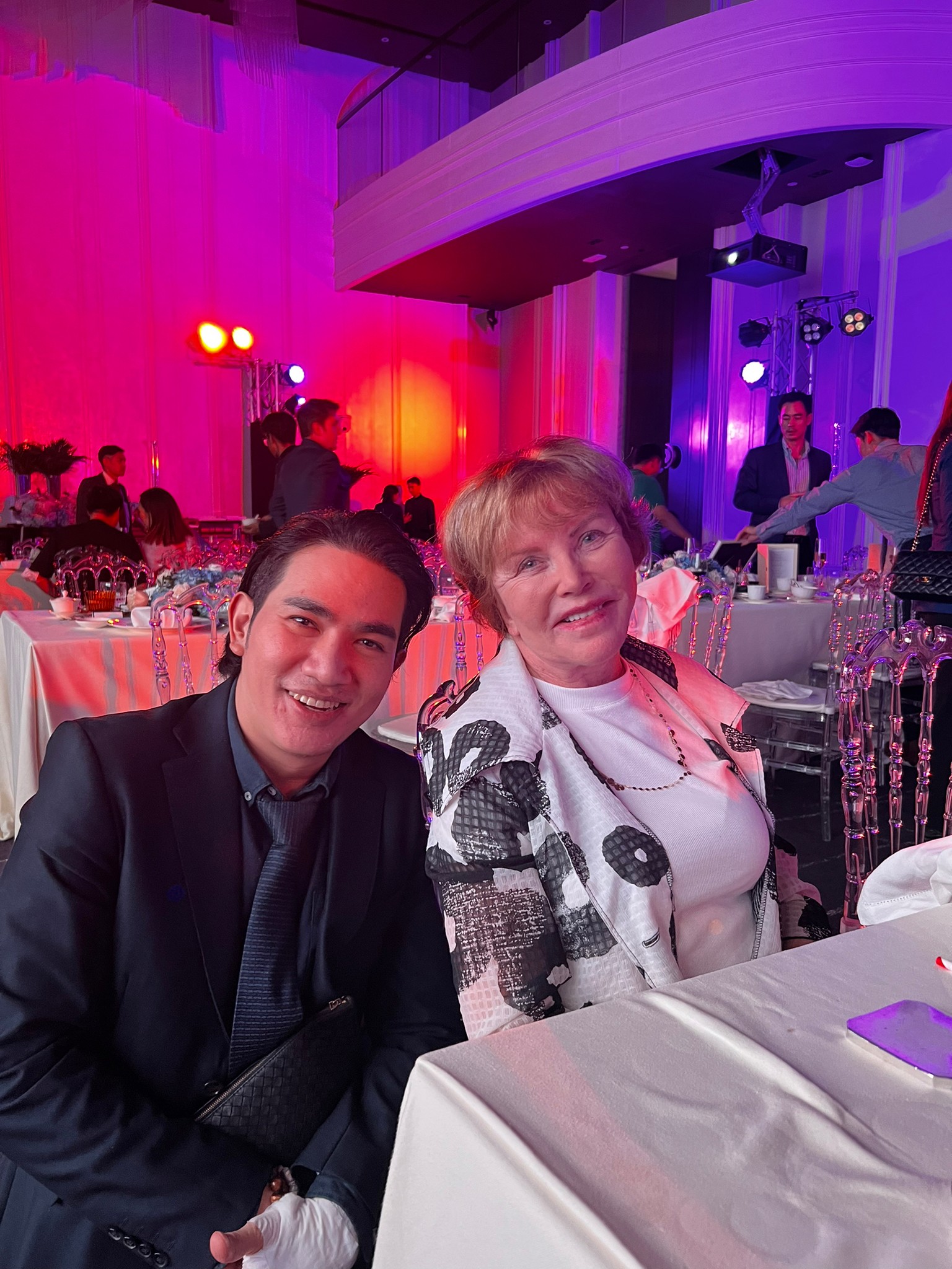 ผศ.นพ. ศุภะรุจ เลื่องอรุณ (หมอรุจ) ได้รับเชิญเป็นวิทยากร แชร์เทคนิคๆการดูแลหลุมสิว แผลเป็น ผมร่วงผมบางด้วยการใช้ Exosomes ในงานสัมมนา Exosome for Applications Medical Aesthetics ,New Paradigm in Regenerative Aesthetics : Science, Results & Protocol &q ผศ.นพ. ศุภะรุจ เลื่องอรุณ (หมอรุจ) ได้รับเชิญเป็นวิทยากร แชร์เทคนิคๆการดูแลหลุมสิว แผลเป็น ผมร่วงผมบางด้วยการใช้ Exosomes ในงานสัมมนา Exosome for Applications Medical Aesthetics ,New Paradigm in Regenerative Aesthetics : Science, Results & Protocol &q