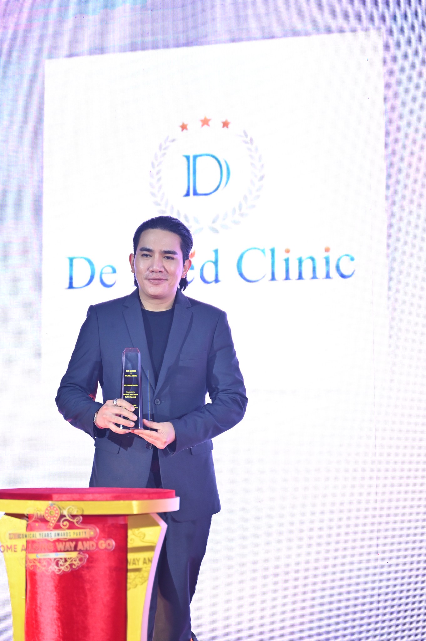 คุณหมอรุจ ผศ. นพ. ศุภะรุจ เลื่องอรุณ ได้รับเกียรติได้รับรางวัล Speaker : Mentor of Quantum Healthcare Thailand 2023 แพทย์ผู้สอนถ่ายทอดความรู้นวัตกรรมทางการแพทย์ Energy-based Devices เช่น โปรแกรม UltraFormer, SylfirmX Plus ครับ คุณหมอรุจ ผศ. นพ. ศุภะรุจ เลื่องอรุณ ได้รับเกียรติได้รับรางวัล Speaker : Mentor of Quantum Healthcare Thailand 2023 แพทย์ผู้สอนถ่ายทอดความรู้นวัตกรรมทางการแพทย์ Energy-based Devices เช่น โปรแกรม UltraFormer, SylfirmX Plus ครับ