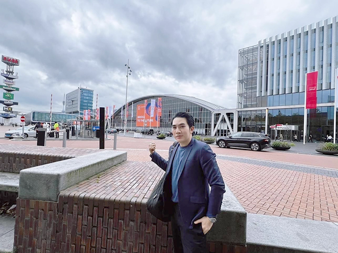 ผศ. นพ. ศุภะรุจ เลื่องอรุณ ได้มีโอกาสเข้าร่วมงานประชุมทางด้านโรคผิวหนังที่ใหญ่ที่สุดในยุโรป European academy of dermatology and venereology (EADV) 2024 ผศ. นพ. ศุภะรุจ เลื่องอรุณ ได้มีโอกาสเข้าร่วมงานประชุมทางด้านโรคผิวหนังที่ใหญ่ที่สุดในยุโรป European academy of dermatology and venereology (EADV) 2024