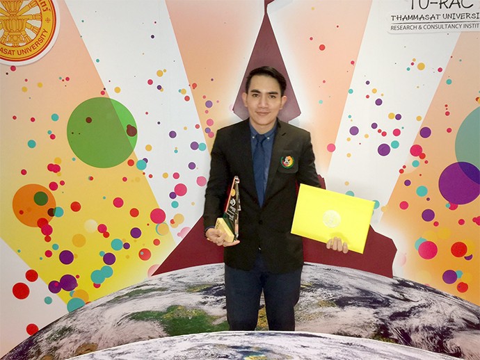 หมอได้รับเกียรติได้รับรางวัลโล่เชิดชูเกียรติผู้สร้างชื่อเสียงทางด้านการวิจัย รางวัลเชิดชูเกียรติวันนักวิจัย มหาวิทยาลัยธรรมศาสตร์ ในงานวันนักวิจัย มหาวิทยาลัยธรรมศาสตร์ ประจำปี 2563-2564 THAMMASAT UNIVERSITY RESEARCHER DAYครับ หมอได้รับเกียรติได้รับรางวัลโล่เชิดชูเกียรติผู้สร้างชื่อเสียงทางด้านการวิจัย รางวัลเชิดชูเกียรติวันนักวิจัย มหาวิทยาลัยธรรมศาสตร์ ในงานวันนักวิจัย มหาวิทยาลัยธรรมศาสตร์ ประจำปี 2563-2564 THAMMASAT UNIVERSITY RESEARCHER DAYครับ