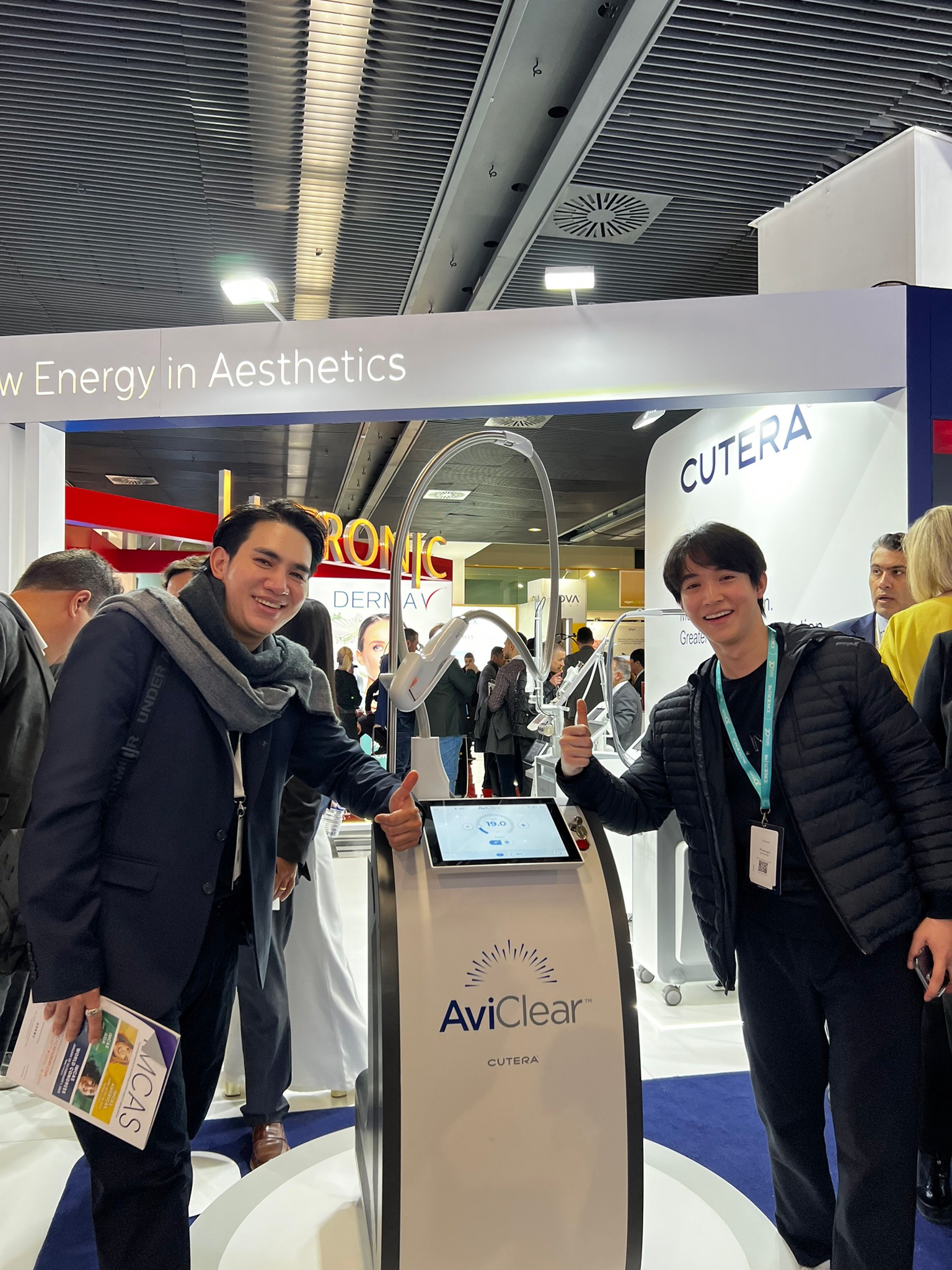 หมอรุจ ผศ. นพ. ศุภะรุจ เลื่องอรุณ ได้รับเกียรติเชิญให้เป็นวิทยากรในการประชุมทางด้านผิวหนังและศัลยกรรมตกแต่งระดับนานาชาติ ที่ใหญ่ที่สุดในโลก IMCAS World Congress 2024 ซึ่งปีนี้การประชุมจัดขึ้นที่ ศูนย์ประชุม Le Palais Des Congres (Paris) กรุงปารีส ที่ประเทศฝรั่งเศส หมอรุจ ผศ. นพ. ศุภะรุจ เลื่องอรุณ ได้รับเกียรติเชิญให้เป็นวิทยากรในการประชุมทางด้านผิวหนังและศัลยกรรมตกแต่งระดับนานาชาติ ที่ใหญ่ที่สุดในโลก IMCAS World Congress 2024 ซึ่งปีนี้การประชุมจัดขึ้นที่ ศูนย์ประชุม Le Palais Des Congres (Paris) กรุงปารีส ที่ประเทศฝรั่งเศส