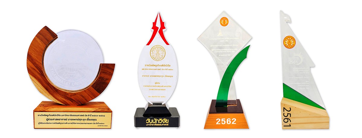 หมอได้รับเกียรติได้รับรางวัลโล่เชิดชูเกียรติผู้สร้างชื่อเสียงทางด้านการวิจัย รางวัลเชิดชูเกียรติวันนักวิจัย มหาวิทยาลัยธรรมศาสตร์ ในงานวันนักวิจัย มหาวิทยาลัยธรรมศาสตร์ ประจำปี 2563-2564 THAMMASAT UNIVERSITY RESEARCHER DAYครับ หมอได้รับเกียรติได้รับรางวัลโล่เชิดชูเกียรติผู้สร้างชื่อเสียงทางด้านการวิจัย รางวัลเชิดชูเกียรติวันนักวิจัย มหาวิทยาลัยธรรมศาสตร์ ในงานวันนักวิจัย มหาวิทยาลัยธรรมศาสตร์ ประจำปี 2563-2564 THAMMASAT UNIVERSITY RESEARCHER DAYครับ