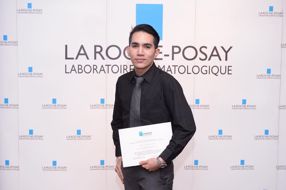 หมอได้รับเกียรติได้รับรางวัลโล่เชิดชูเกียรติผู้สร้างชื่อเสียงทางด้านการวิจัย รางวัลเชิดชูเกียรติวันนักวิจัย มหาวิทยาลัยธรรมศาสตร์ ในงานวันนักวิจัย มหาวิทยาลัยธรรมศาสตร์ ประจำปี 2563-2564 THAMMASAT UNIVERSITY RESEARCHER DAYครับ หมอได้รับเกียรติได้รับรางวัลโล่เชิดชูเกียรติผู้สร้างชื่อเสียงทางด้านการวิจัย รางวัลเชิดชูเกียรติวันนักวิจัย มหาวิทยาลัยธรรมศาสตร์ ในงานวันนักวิจัย มหาวิทยาลัยธรรมศาสตร์ ประจำปี 2563-2564 THAMMASAT UNIVERSITY RESEARCHER DAYครับ