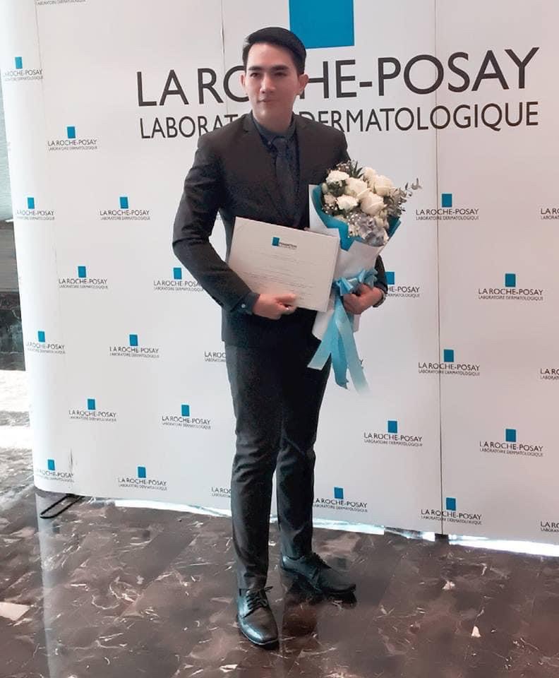 หมอได้รับเกียรติได้รับรางวัลโล่เชิดชูเกียรติผู้สร้างชื่อเสียงทางด้านการวิจัย รางวัลเชิดชูเกียรติวันนักวิจัย มหาวิทยาลัยธรรมศาสตร์ ในงานวันนักวิจัย มหาวิทยาลัยธรรมศาสตร์ ประจำปี 2563-2564 THAMMASAT UNIVERSITY RESEARCHER DAYครับ หมอได้รับเกียรติได้รับรางวัลโล่เชิดชูเกียรติผู้สร้างชื่อเสียงทางด้านการวิจัย รางวัลเชิดชูเกียรติวันนักวิจัย มหาวิทยาลัยธรรมศาสตร์ ในงานวันนักวิจัย มหาวิทยาลัยธรรมศาสตร์ ประจำปี 2563-2564 THAMMASAT UNIVERSITY RESEARCHER DAYครับ