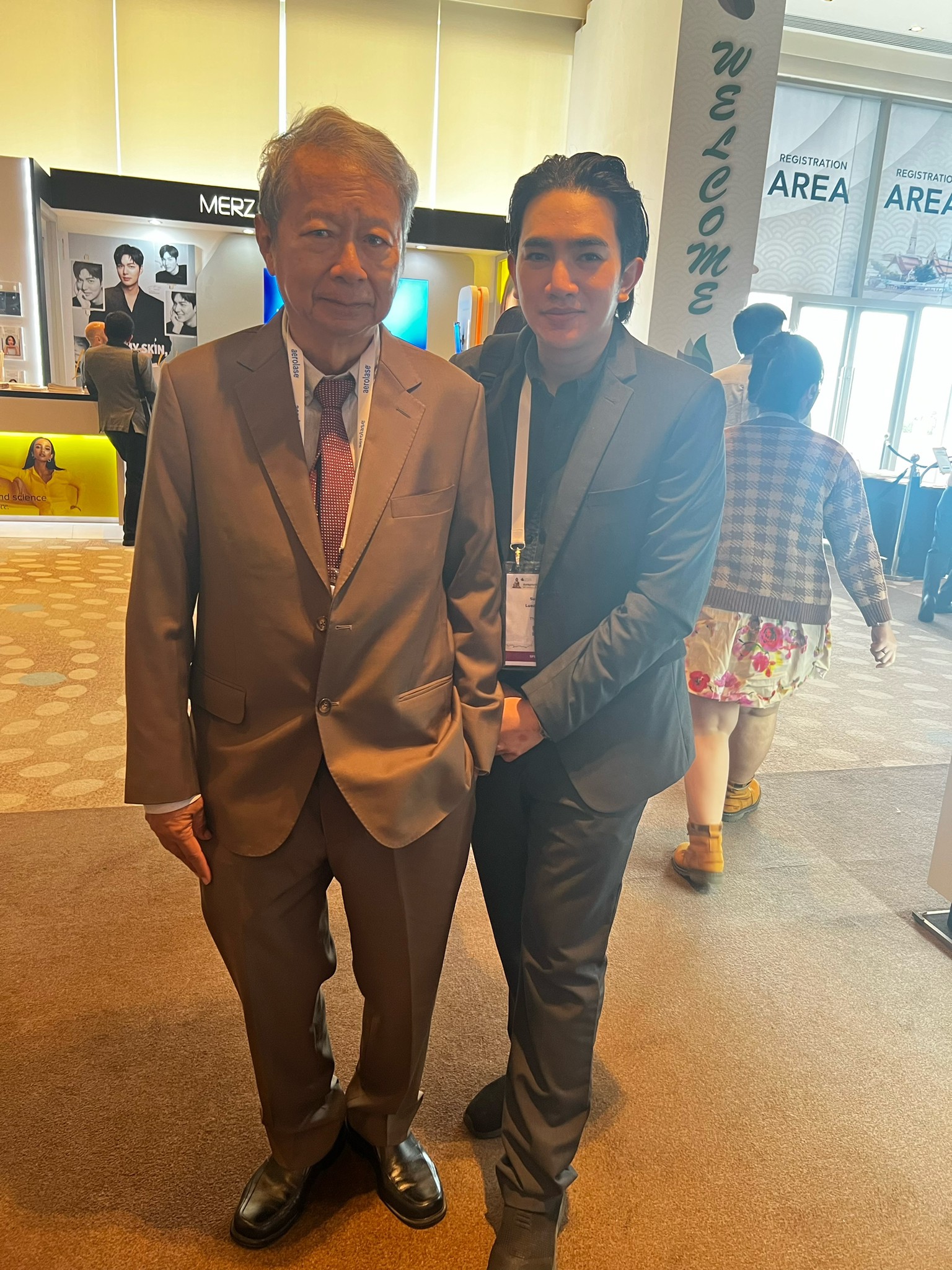 ผศ.นพ. ศุภะรุจ เลื่องอรุณ (หมอรุจ) ได้รับรางวัล DASIL Outstanding Award และ ได้รับเกียรติรับเชิญเป็นวิทยากร ในการประชุมแพทย์ผิวหนังระดับนานาชาติ DASIL 2023 Bangkok (Dermatology, Aesthetics, and Surgery International League) ผศ.นพ. ศุภะรุจ เลื่องอรุณ (หมอรุจ) ได้รับรางวัล DASIL Outstanding Award และ ได้รับเกียรติรับเชิญเป็นวิทยากร ในการประชุมแพทย์ผิวหนังระดับนานาชาติ DASIL 2023 Bangkok (Dermatology, Aesthetics, and Surgery International League)