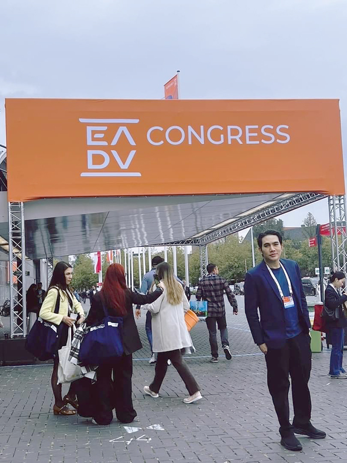 ผศ. นพ. ศุภะรุจ เลื่องอรุณ ได้มีโอกาสเข้าร่วมงานประชุมทางด้านโรคผิวหนังที่ใหญ่ที่สุดในยุโรป European academy of dermatology and venereology (EADV) 2024 ผศ. นพ. ศุภะรุจ เลื่องอรุณ ได้มีโอกาสเข้าร่วมงานประชุมทางด้านโรคผิวหนังที่ใหญ่ที่สุดในยุโรป European academy of dermatology and venereology (EADV) 2024