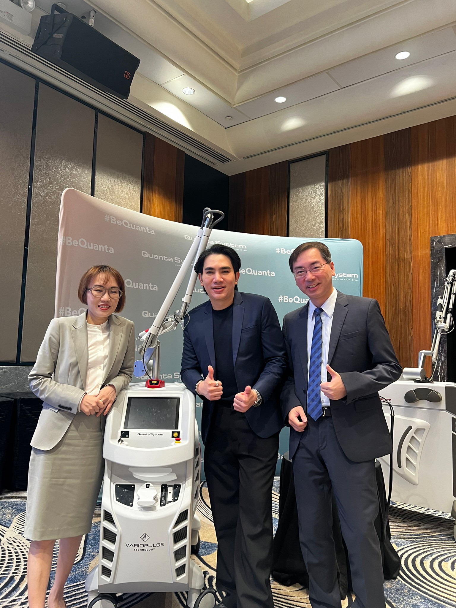 หมอรุจ ได้รับเชิญเข้าร่วมงานประชุม Quanta System Asia Pacific Expert Meeting 2024 ผู้เชี่ยวชาญด้านการใช้เลเซอร์ Discovery Pico Laser ที่ประเทศสิงคโปร์ หมอรุจ ได้รับเชิญเข้าร่วมงานประชุม Quanta System Asia Pacific Expert Meeting 2024 ผู้เชี่ยวชาญด้านการใช้เลเซอร์ Discovery Pico Laser ที่ประเทศสิงคโปร์