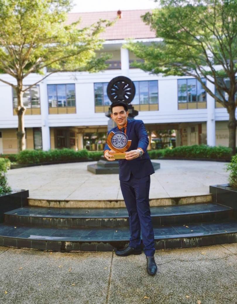 หมอได้รับเกียรติได้รับรางวัลโล่เชิดชูเกียรติผู้สร้างชื่อเสียงทางด้านการวิจัย รางวัลเชิดชูเกียรติวันนักวิจัย มหาวิทยาลัยธรรมศาสตร์ ในงานวันนักวิจัย มหาวิทยาลัยธรรมศาสตร์ ประจำปี 2563-2564 THAMMASAT UNIVERSITY RESEARCHER DAYครับ หมอได้รับเกียรติได้รับรางวัลโล่เชิดชูเกียรติผู้สร้างชื่อเสียงทางด้านการวิจัย รางวัลเชิดชูเกียรติวันนักวิจัย มหาวิทยาลัยธรรมศาสตร์ ในงานวันนักวิจัย มหาวิทยาลัยธรรมศาสตร์ ประจำปี 2563-2564 THAMMASAT UNIVERSITY RESEARCHER DAYครับ