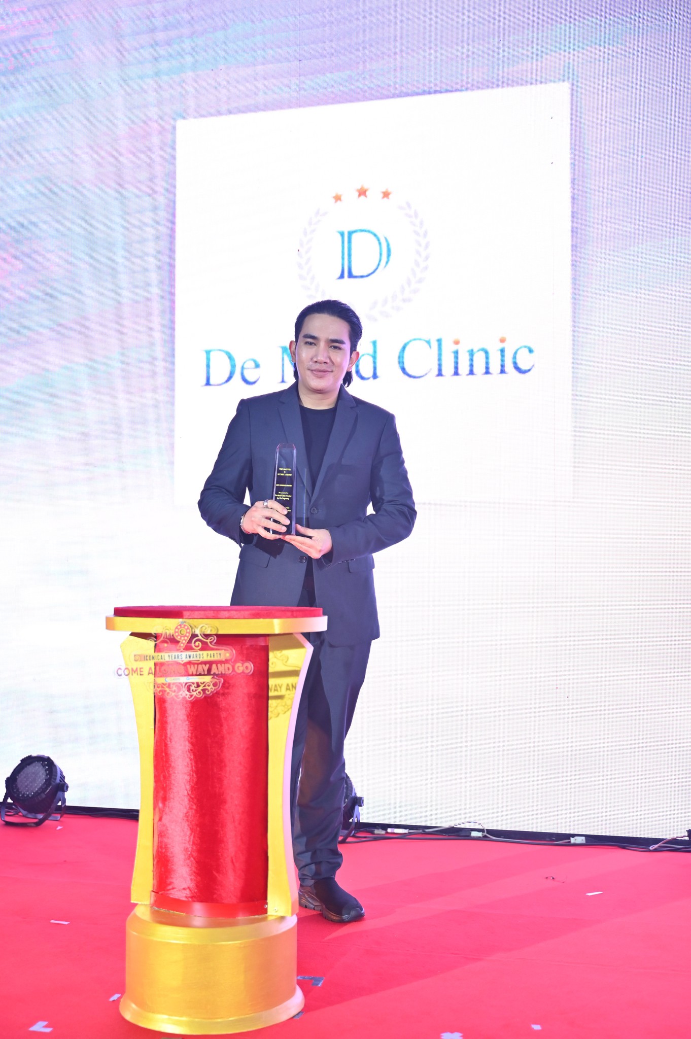 คุณหมอรุจ ผศ. นพ. ศุภะรุจ เลื่องอรุณ ได้รับเกียรติได้รับรางวัล Speaker : Mentor of Quantum Healthcare Thailand 2023 แพทย์ผู้สอนถ่ายทอดความรู้นวัตกรรมทางการแพทย์ Energy-based Devices เช่น โปรแกรม UltraFormer, SylfirmX Plus ครับ คุณหมอรุจ ผศ. นพ. ศุภะรุจ เลื่องอรุณ ได้รับเกียรติได้รับรางวัล Speaker : Mentor of Quantum Healthcare Thailand 2023 แพทย์ผู้สอนถ่ายทอดความรู้นวัตกรรมทางการแพทย์ Energy-based Devices เช่น โปรแกรม UltraFormer, SylfirmX Plus ครับ