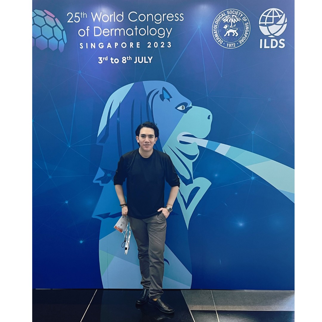 หมอรุจได้เข้าร่วมประชุม และนำเสนอผลงานวิจัยด้านการรักษาหลุมสิวแผลเป็นผมร่วงผมบาง ในงานประชุมแพทย์ผิวหนังระดับโลก World Congress of Dermatology WCD2023 ที่ประเทศสิงคโปร์ครับ