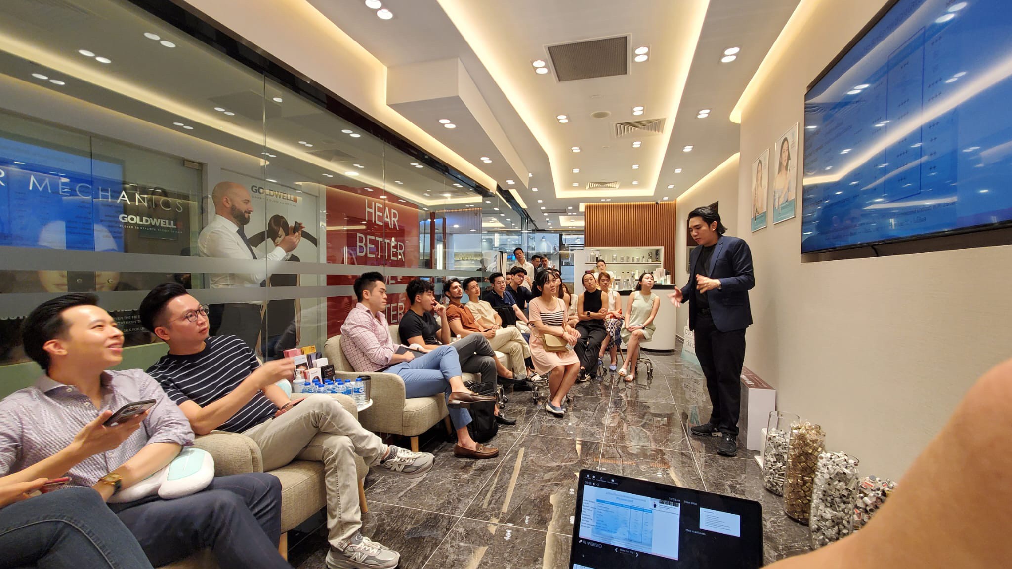 หมอรุจ ผศ. นพ. ศุภะรุจ เลื่องอรุณ ได้รับเกียรติรับเชิญเป็นวิทยากรแชร์เทคนิคการใช้เลเซอร์ Discovery Picosecond Laser ที่ประเทศสิงคโปร์ครับ หมอรุจ ผศ. นพ. ศุภะรุจ เลื่องอรุณ ได้รับเกียรติรับเชิญเป็นวิทยากรแชร์เทคนิคการใช้เลเซอร์ Discovery Picosecond Laser ที่ประเทศสิงคโปร์ครับ