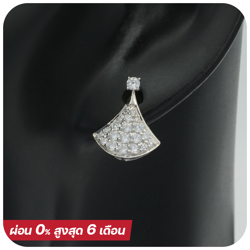 The minimal triangle diamond earring