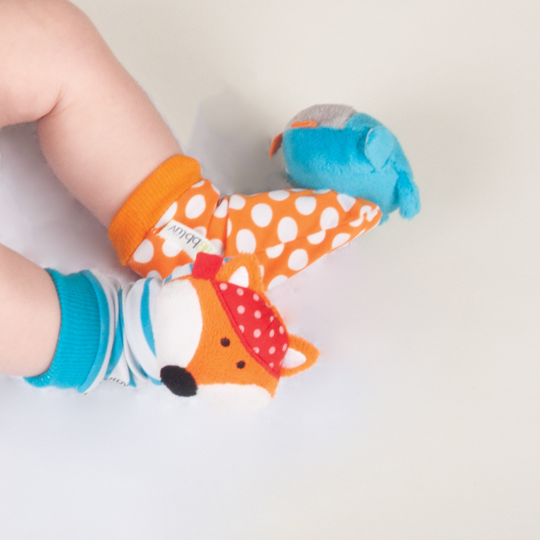Düo – Developmental foot finders with rattle