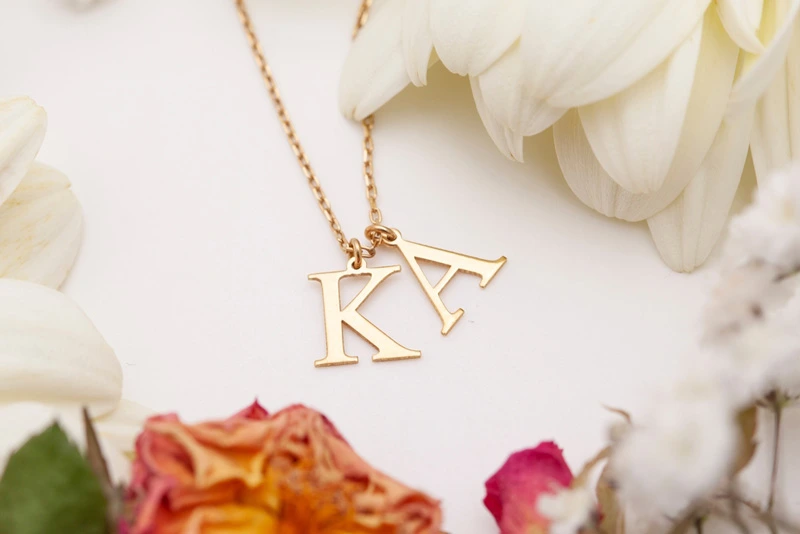 ของขวัญวาเลนไทน์สร้อยคอทองคำสลักอักษรย่อชื่อคู่รัก