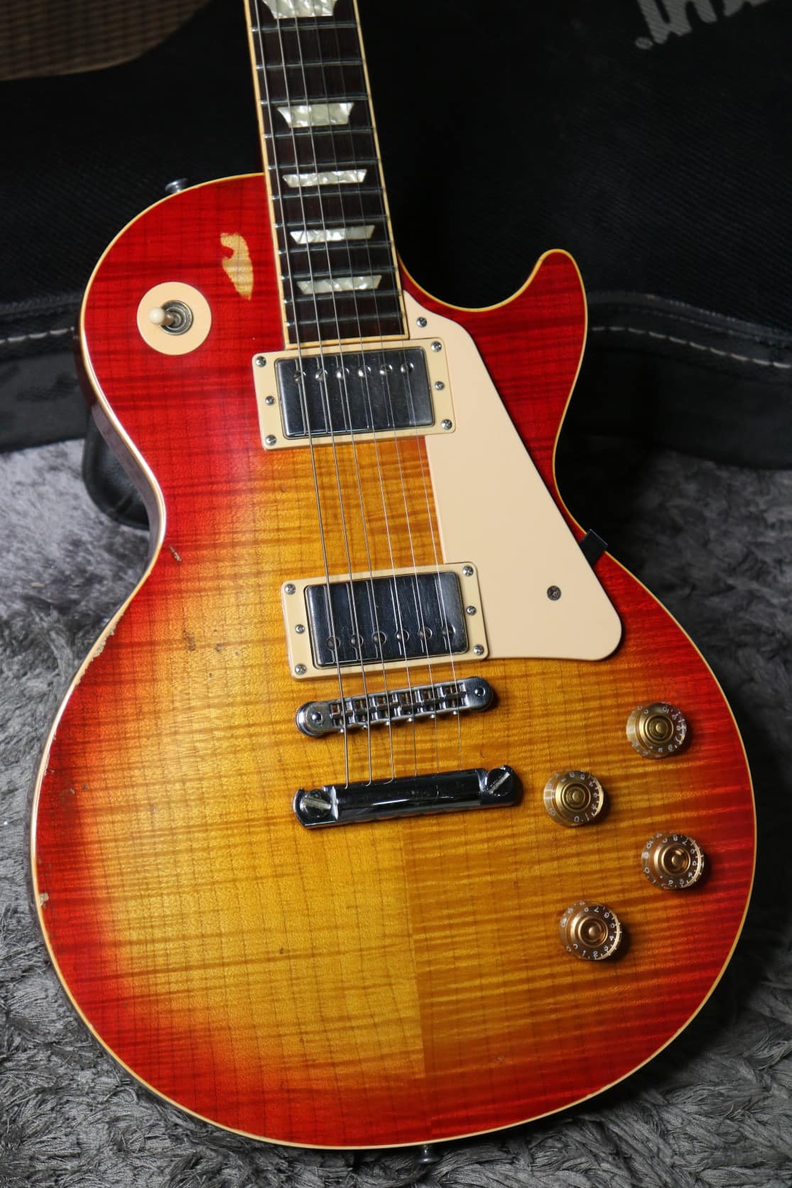 Gibson Lespaul standard Cherry Flame Top 2000 (4.4kg)