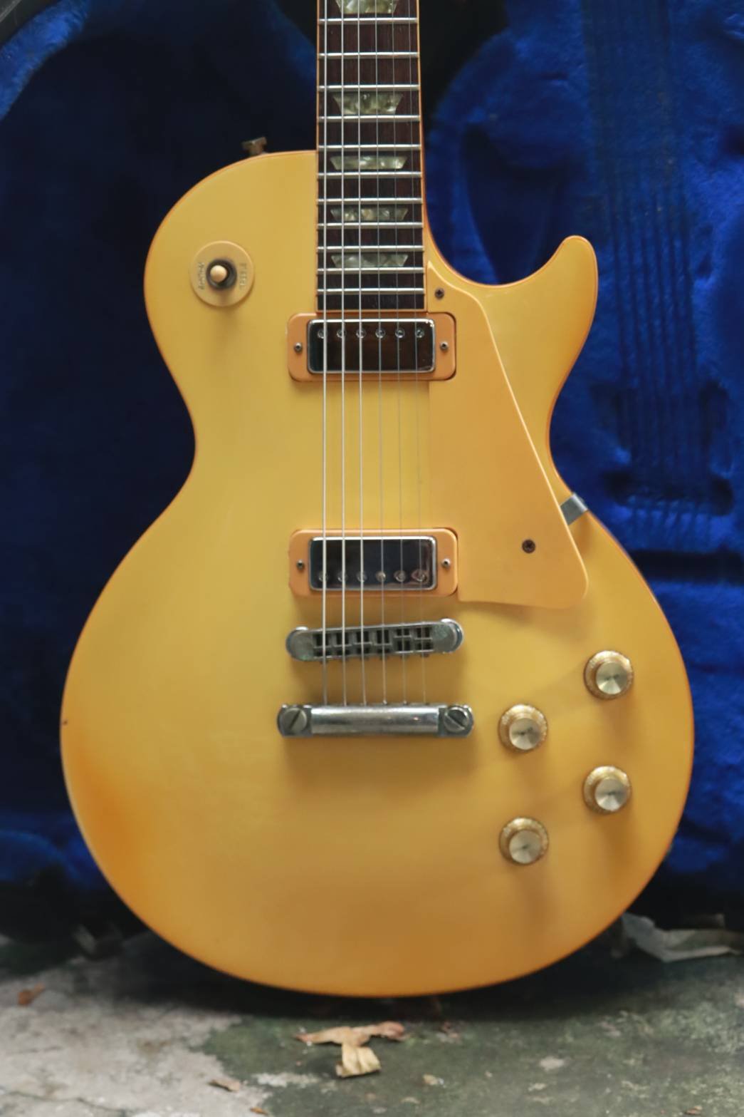 Gibson Lespaul Deluxe Pearl White 1983 (5.1kg)