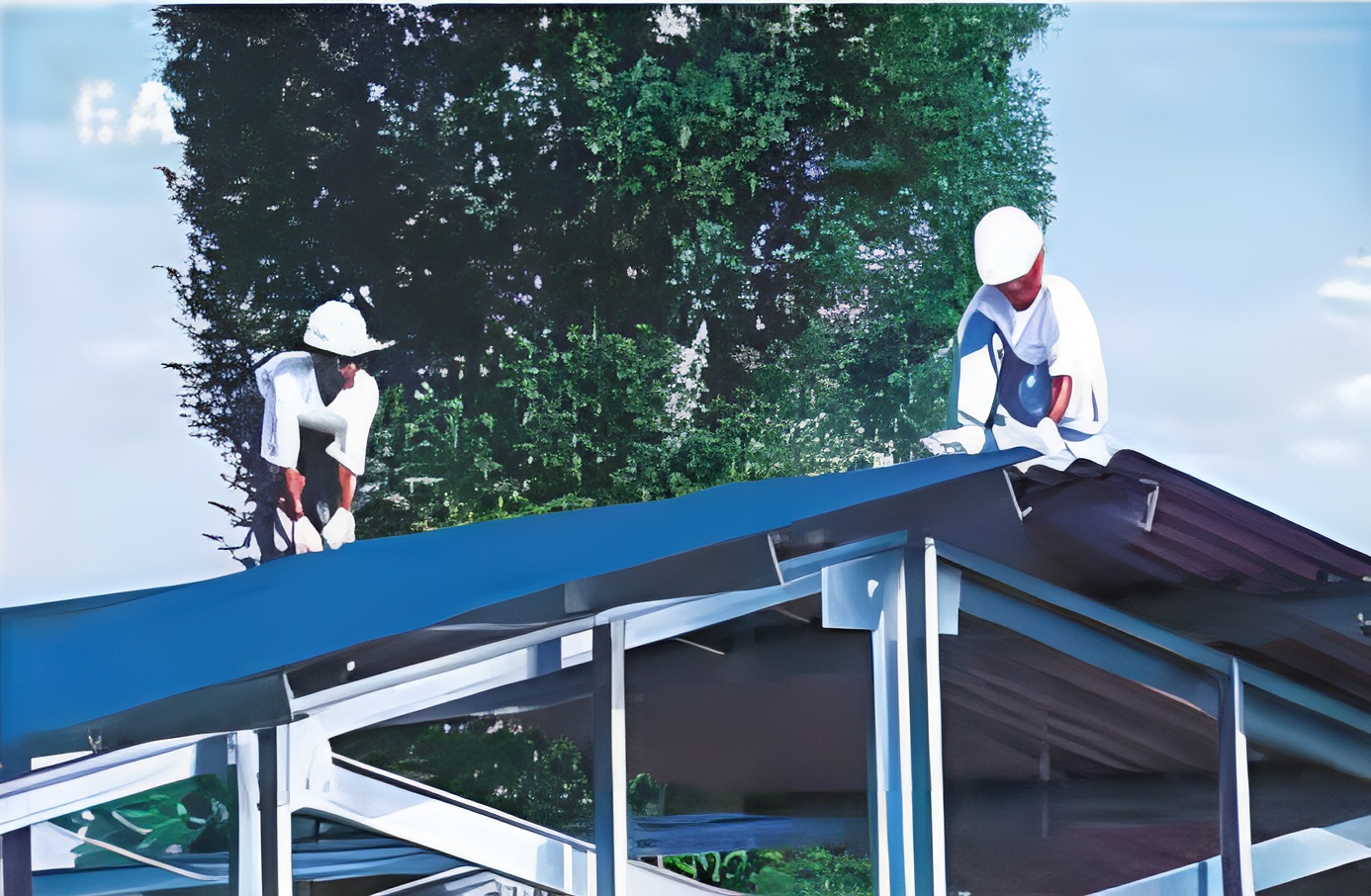 ขั้นตอนที่ 6A-6B หลังจากติดตั้งแผ่นหลังคาไปประมาณ 10 แผ่น ควรเช็คแนวระดับทุกๆ ระยะ ขั้นตอนที่ 6A-6B หลังจากติดตั้งแผ่นหลังคาไปประมาณ 10 แผ่น ควรเช็คแนวระดับทุกๆ ระยะ