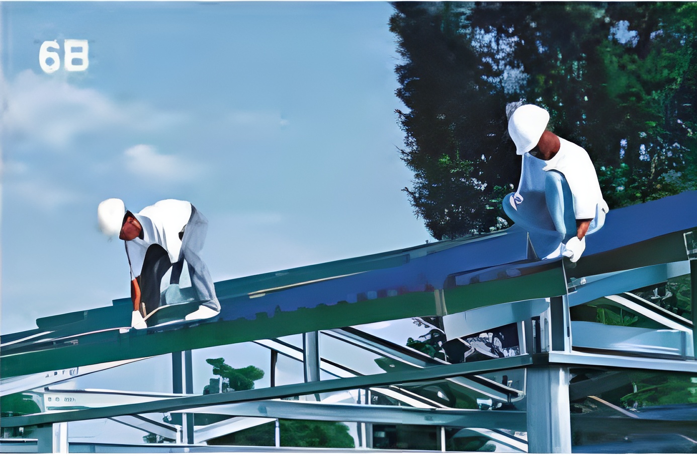 ขั้นตอนที่ 6A-6B หลังจากติดตั้งแผ่นหลังคาไปประมาณ 10 แผ่น ควรเช็คแนวระดับทุกๆ ระยะ ขั้นตอนที่ 6A-6B หลังจากติดตั้งแผ่นหลังคาไปประมาณ 10 แผ่น ควรเช็คแนวระดับทุกๆ ระยะ