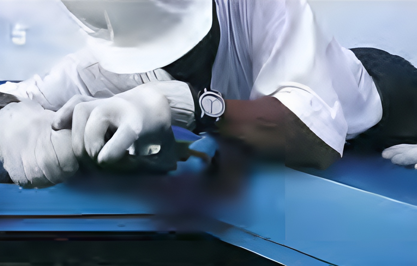 ขั้นตอนที่ 5 ยึดสกรูบริเวณแผ่นปิดครอบที่ทำมุมกัน ขั้นตอนที่ 5 ยึดสกรูบริเวณแผ่นปิดครอบที่ทำมุมกัน