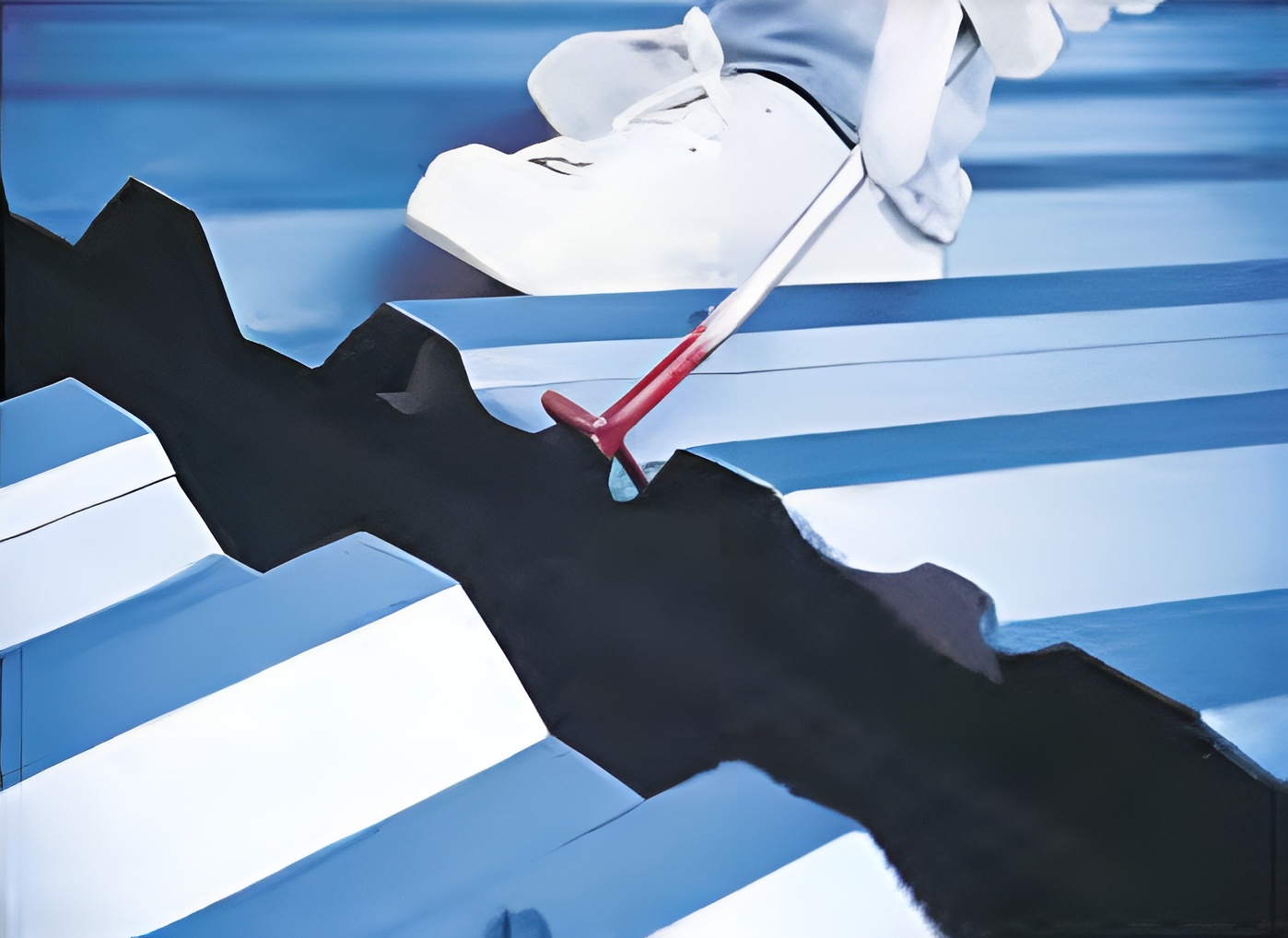 ขั้นตอนที่ 1 ก่อนทำการติดตั้งครอบหลังคาให้ใช้คีมพับแผ่น พับปลายแผ่นหลังคาทั้งสองข้างขึ้นประมาณ 80 องศา ขั้นตอนที่ 1 ก่อนทำการติดตั้งครอบหลังคาให้ใช้คีมพับแผ่น พับปลายแผ่นหลังคาทั้งสองข้างขึ้นประมาณ 80 องศา