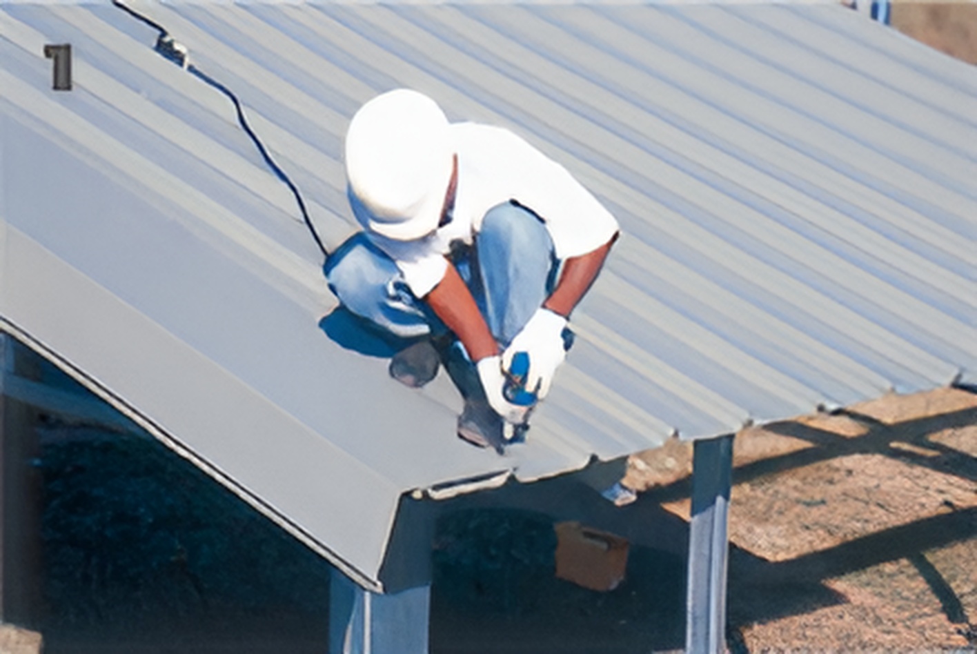 ขั้นตอนที่ 1 นำแผ่นปิดครอบข้างมาวาง โดยเริ่มติดตั้งจากปลายแผ่นและทำการยึดสกรูทุกระยะ 50 ซม. ขั้นตอนที่ 1 นำแผ่นปิดครอบข้างมาวาง โดยเริ่มติดตั้งจากปลายแผ่นและทำการยึดสกรูทุกระยะ 50 ซม.