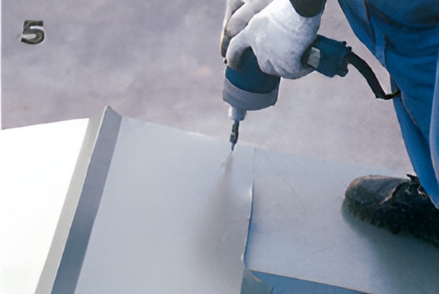 ขั้นตอนที่ 5-6 ทำการยึดสกรูบริเวณสันลอนเว้นสันลอน ขั้นตอนที่ 5-6 ทำการยึดสกรูบริเวณสันลอนเว้นสันลอน