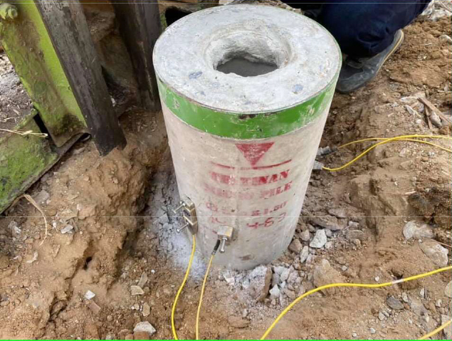 ทดสอบการรับน้ำหนักของเสาเข็มด้วยวิธีพลศาสตร์ (Dynamic Load Test) ทดสอบการรับน้ำหนักของเสาเข็มด้วยวิธีพลศาสตร์ (Dynamic Load Test)