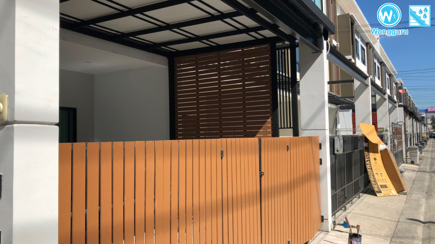 แผ่นไวนิลซ่อนรางน้ำ งานหลังคาโรงรถ พร้อมระแนงบังตา และตกแต่งรั้ว - Wongguru