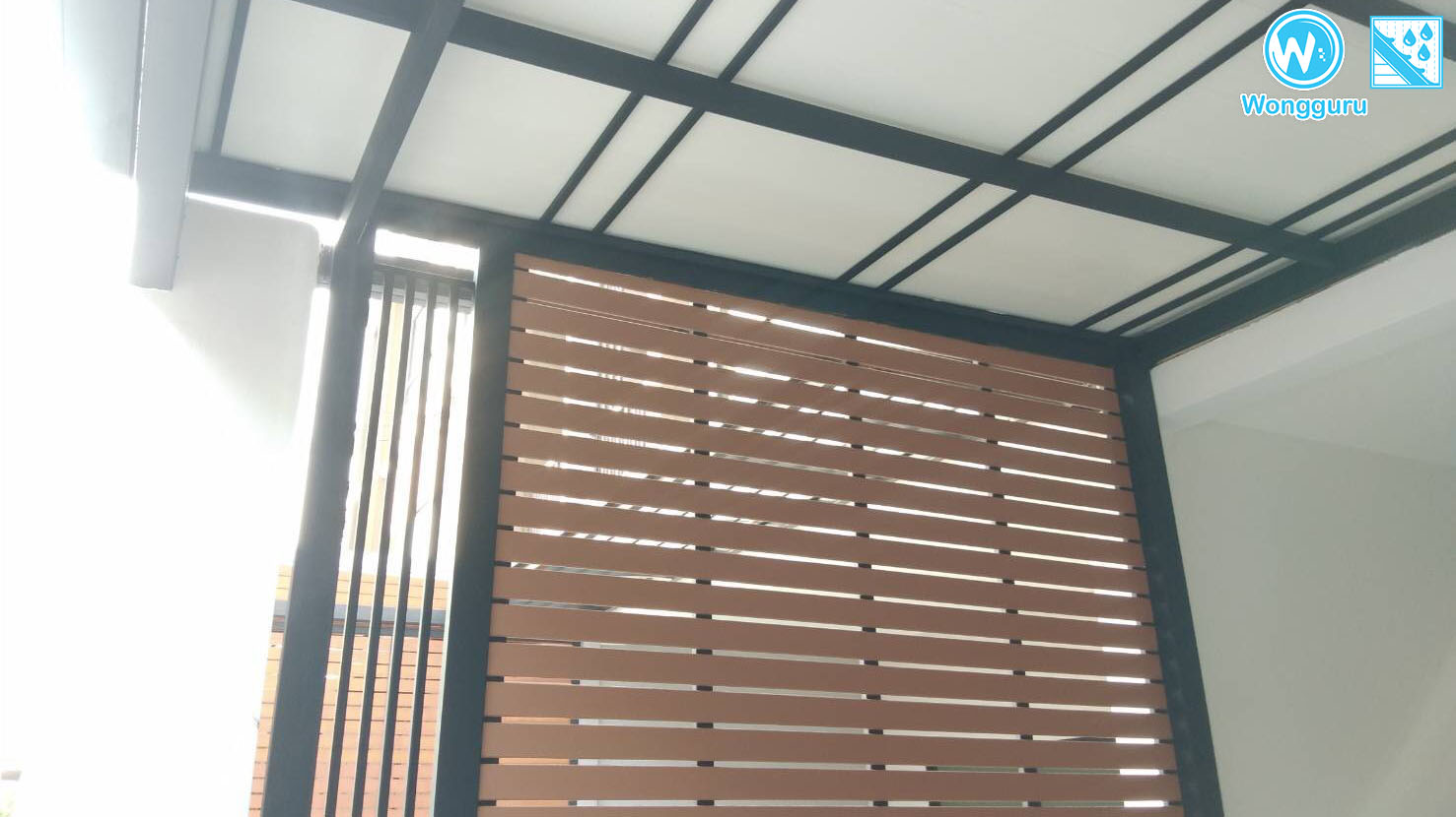 แผ่นไวนิลซ่อนรางน้ำ งานหลังคาโรงรถ พร้อมระแนงบังตา และตกแต่งรั้ว - Wongguru