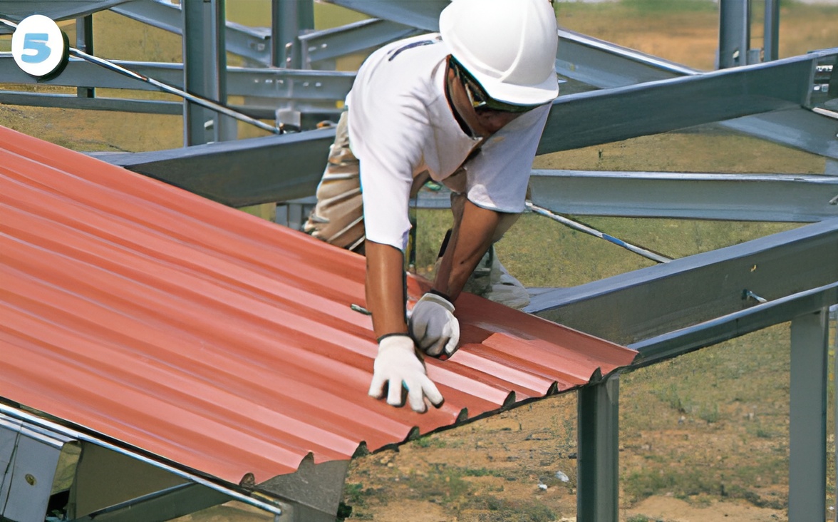 ขั้นตอนที่ 5 วางแผ่นหลังคาให้ลอนตัวเมียซ้อนทับลอนตัวผู้ของแผ่นแรก ขั้นตอนที่ 5 วางแผ่นหลังคาให้ลอนตัวเมียซ้อนทับลอนตัวผู้ของแผ่นแรก