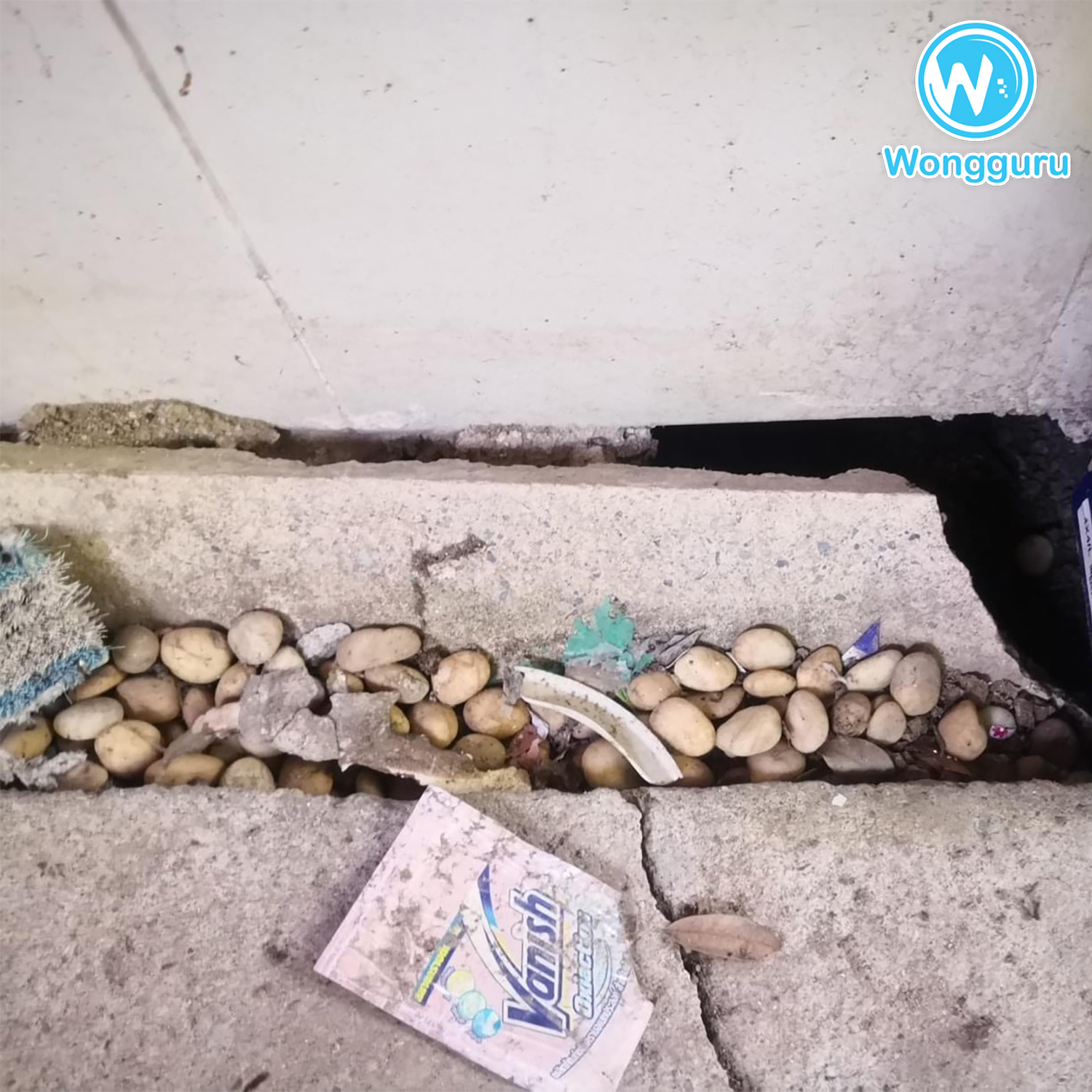 โพรงใต้บ้านที่จุดซักล้าง โพรงใต้บ้านที่จุดซักล้าง