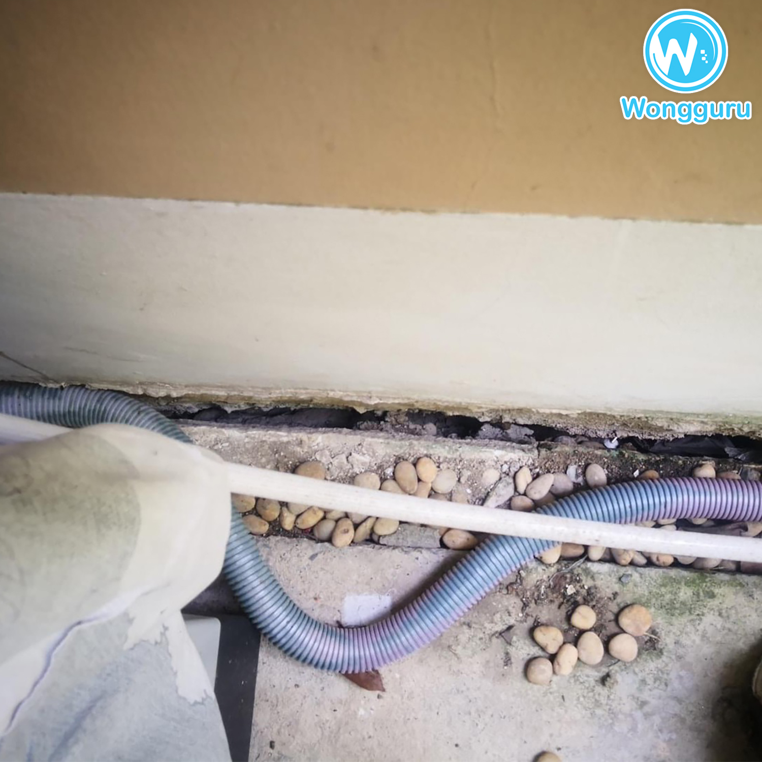 โพรงใต้บ้านที่จุดซักล้าง โพรงใต้บ้านที่จุดซักล้าง